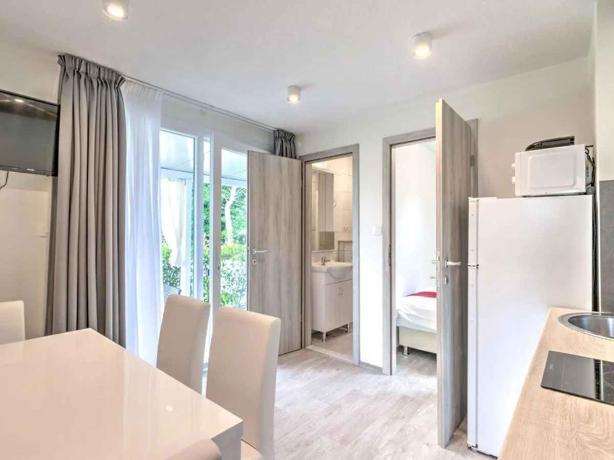 Alluring Mobile Home In Banjole With Swimming Pool 0*,