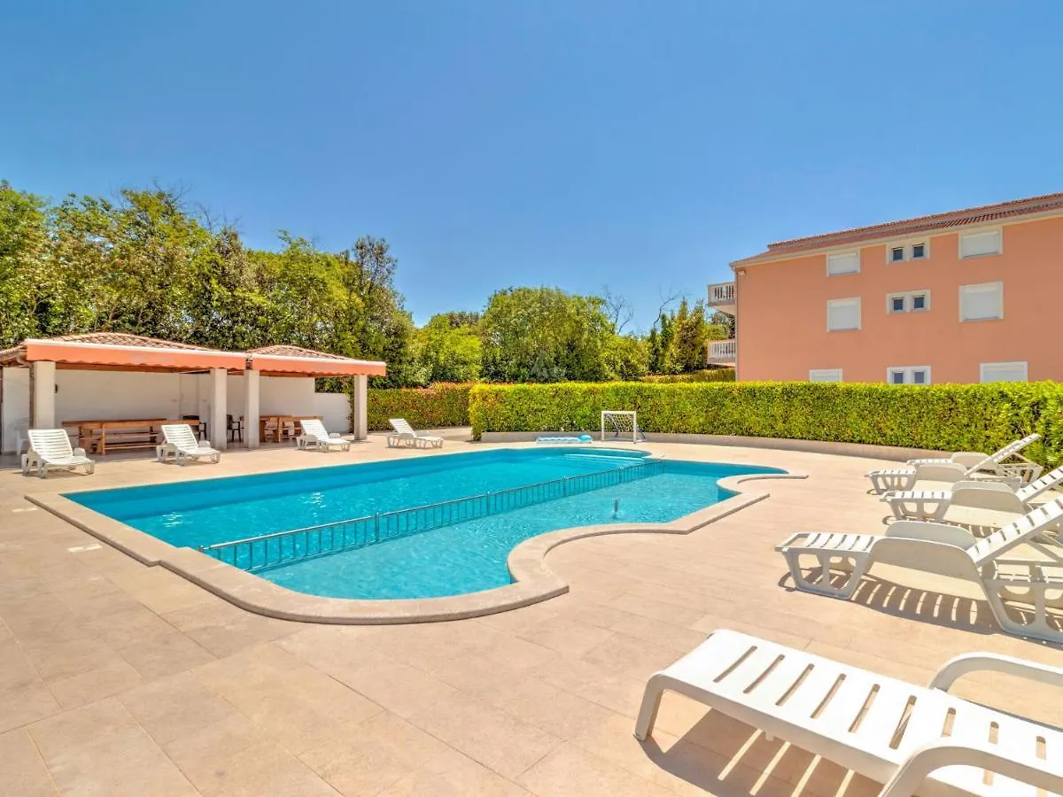 Alluring Mobile Home In Banjole With Swimming Pool 0*,