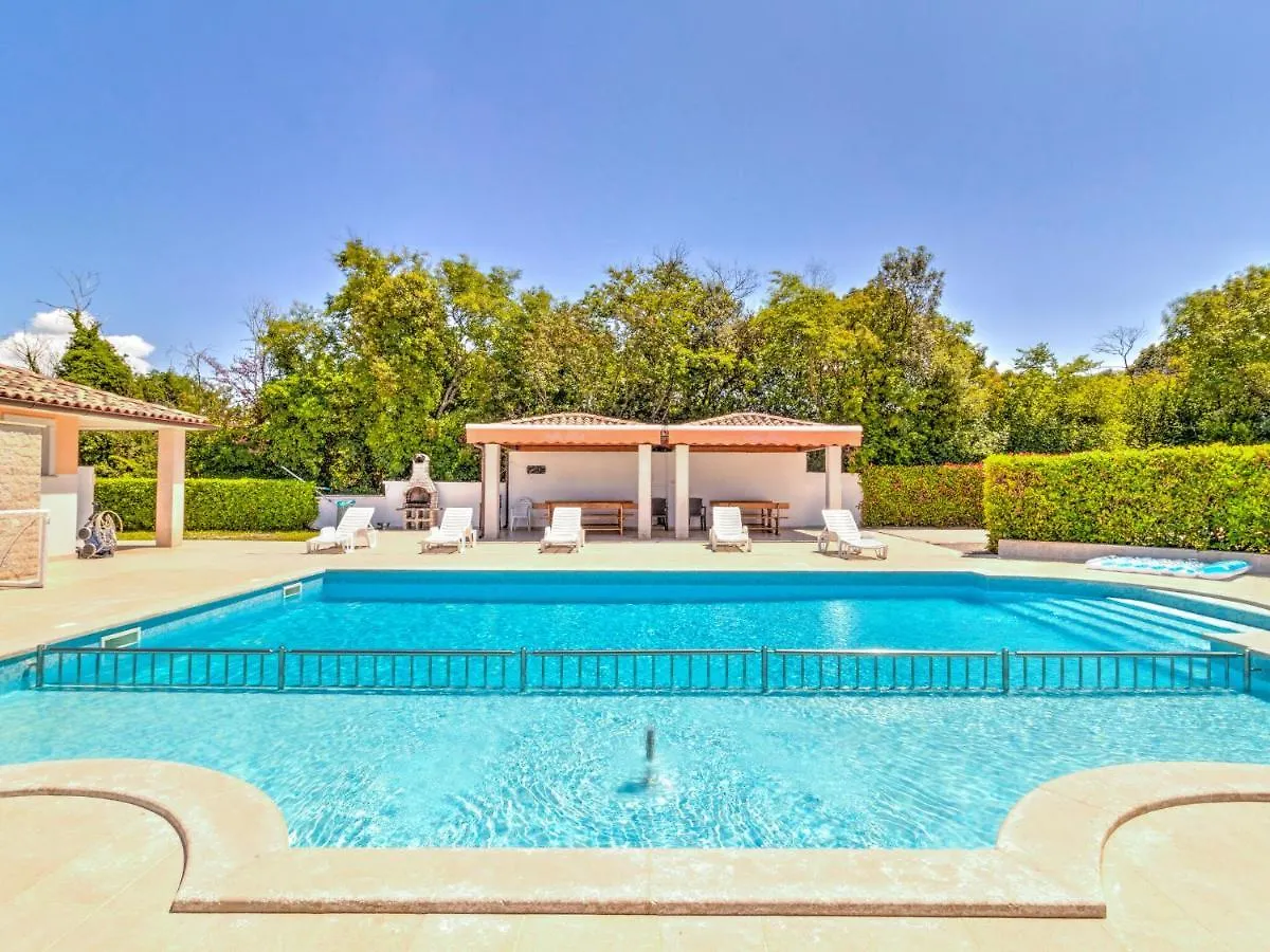 Alluring Mobile Home In Banjole With Swimming Pool