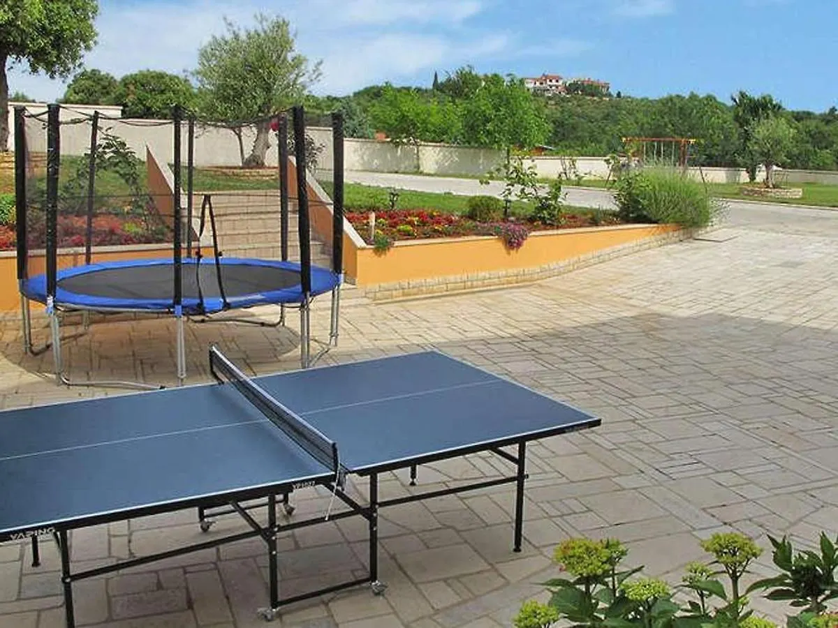 Alluring Mobile Home In Banjole With Swimming Pool 0*,