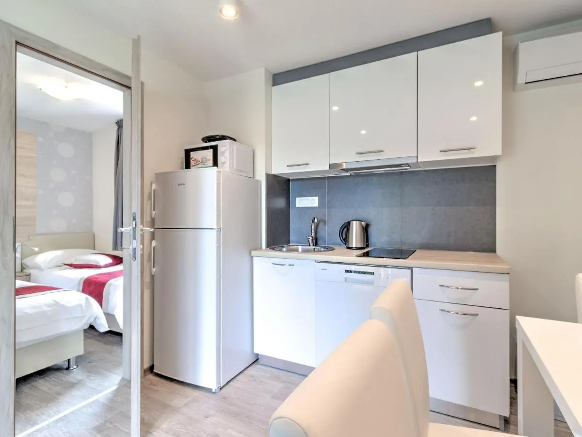 بيت للعطل Alluring Mobile Home In Banjole With Swimming Pool