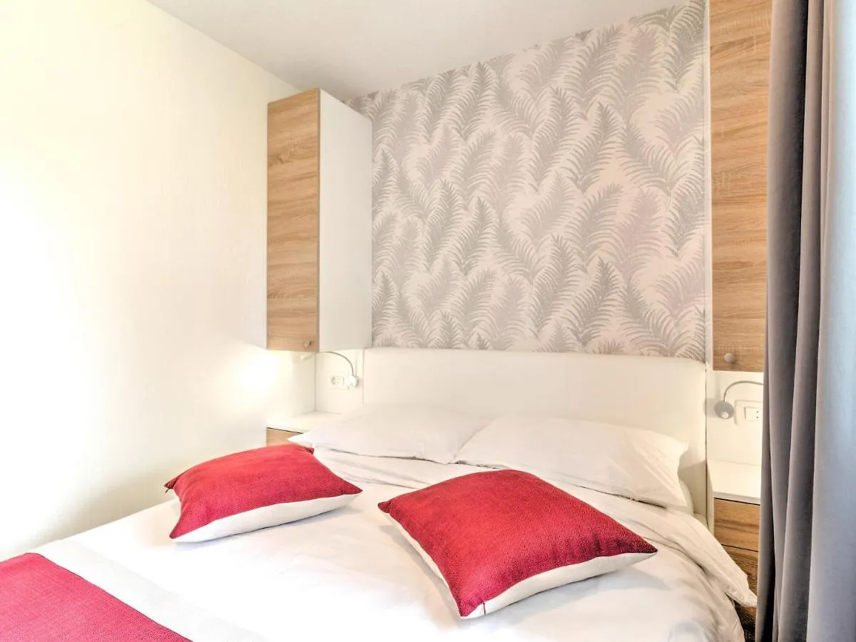 بيت للعطل Alluring Mobile Home In Banjole With Swimming Pool